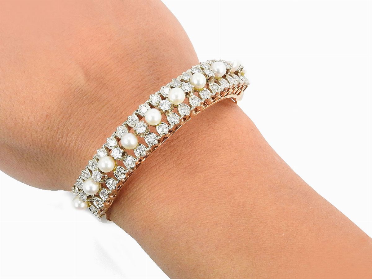 Bracciale Rigido in Oro Giallo 585/1000 con Diamanti e Perle Coltivate
