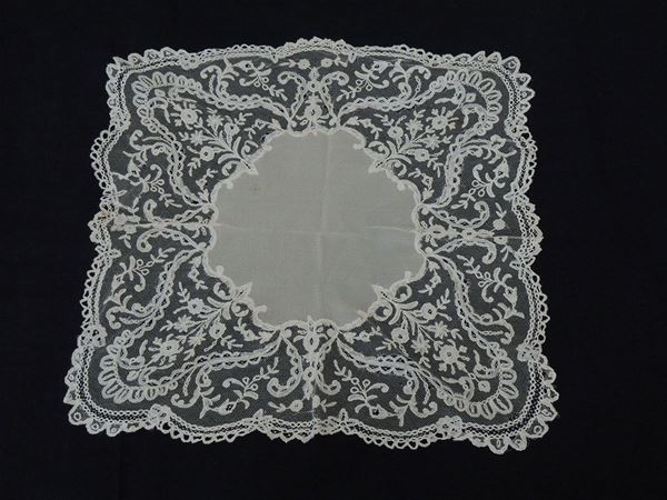 Two ceremony handkerchiefs in ivory lace and silk