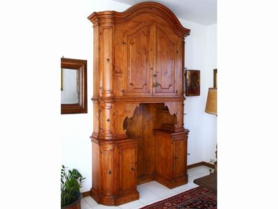 Credenza a Due Corpi in Abete