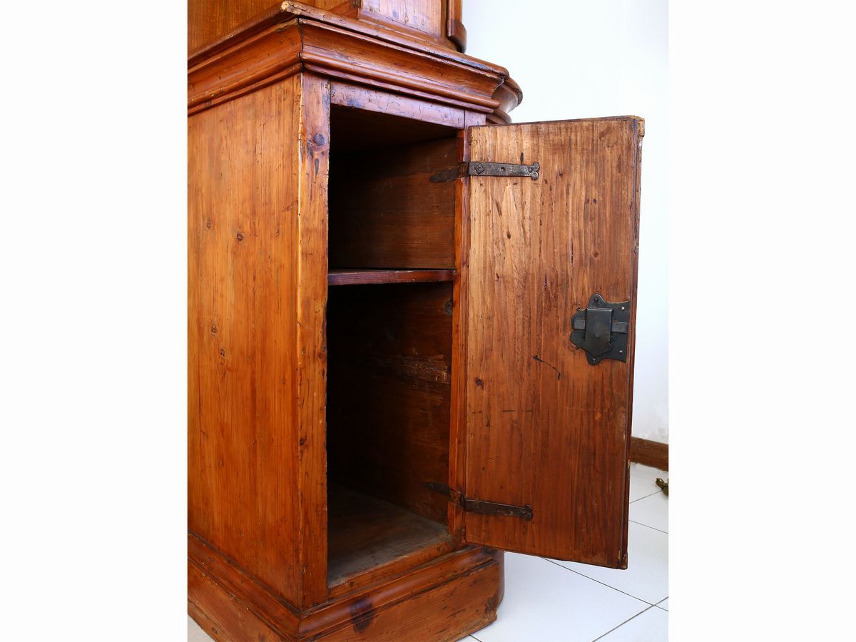 Credenza a Due Corpi in Abete