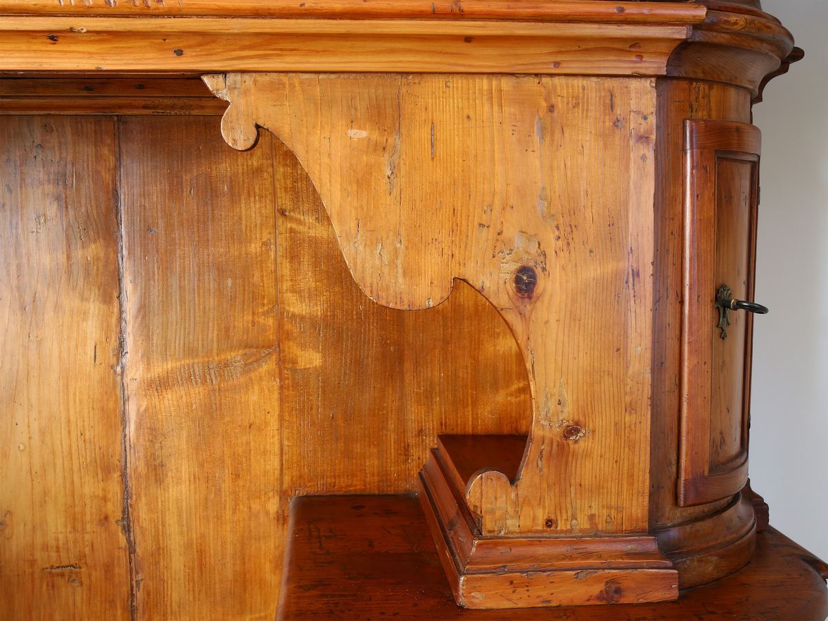 Credenza a Due Corpi in Abete