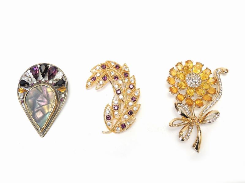 Lotto di Bijoux in Metallo Dorato, Strass e Cristalli