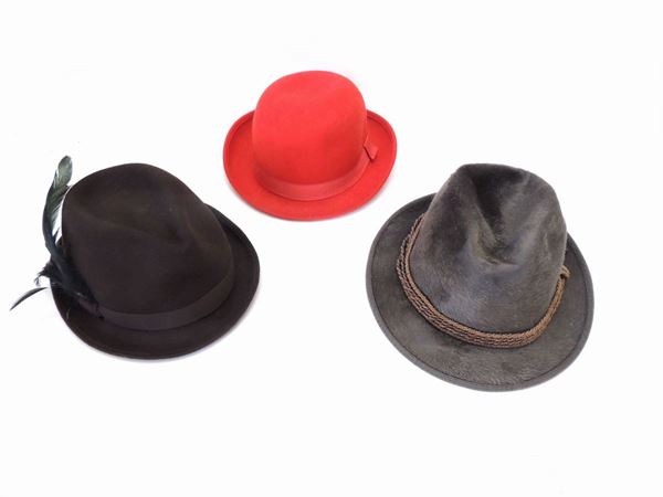 Tre cappelli in feltro e lana