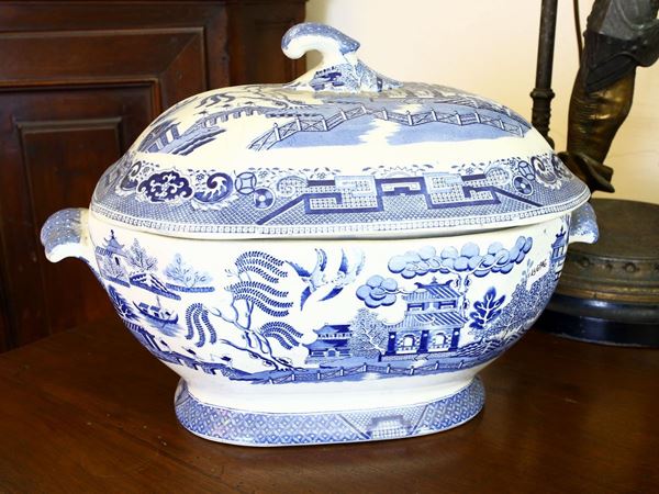 Earthenware soup tureen  (late 19th / early 20th century)  - Auction Furniture and Paintings from a villa in Fiesole (FI) - Maison Bibelot - Casa d'Aste Firenze - Milano