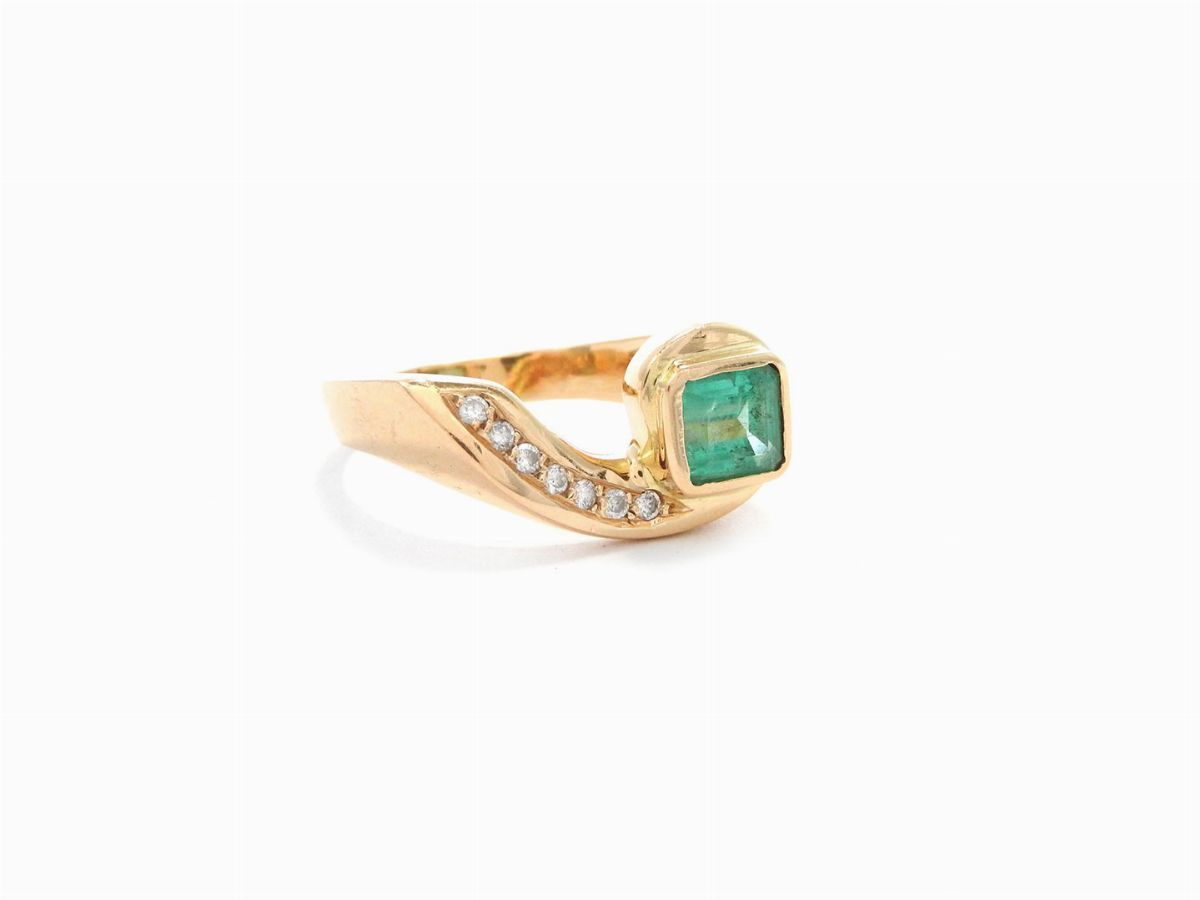 Anello in Oro Rosa con Diamanti e Smeraldo