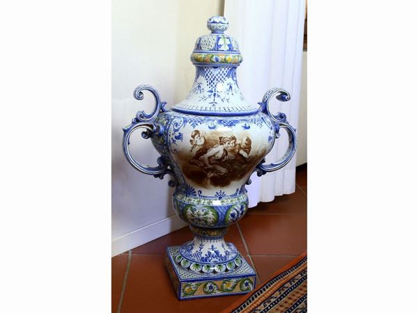 Large majolica vase  - Auction Furniture and Paintings from a villa in Fiesole (FI) - Maison Bibelot - Casa d'Aste Firenze - Milano