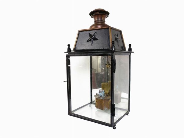Metal wall lantern, J. Cuichard  (Paris, early 20th century)  - Auction The Muccia Breda Collection in Villa Donà -  Borbiago of Mira (Venice) - Maison Bibelot - Casa d'Aste Firenze - Milano