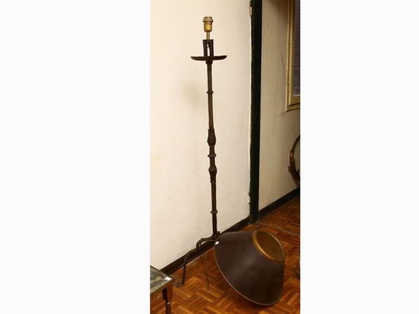 Wrought iron floor lamp  (France, first half of the 20th century)  - Auction The Muccia Breda Collection in Villa Donà -  Borbiago of Mira (Venice) - Maison Bibelot - Casa d'Aste Firenze - Milano