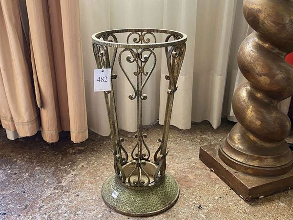 Golden wrought iron umbrella  (France, 1950s)  - Auction The Muccia Breda Collection in Villa Donà -  Borbiago of Mira (Venice) - Maison Bibelot - Casa d'Aste Firenze - Milano