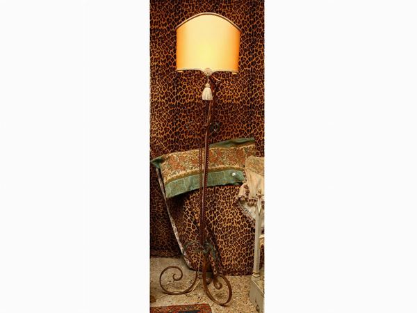 Golden wrought iron floor lamp  (France, 1950s)  - Auction The Muccia Breda Collection in Villa Donà -  Borbiago of Mira (Venice) - Maison Bibelot - Casa d'Aste Firenze - Milano