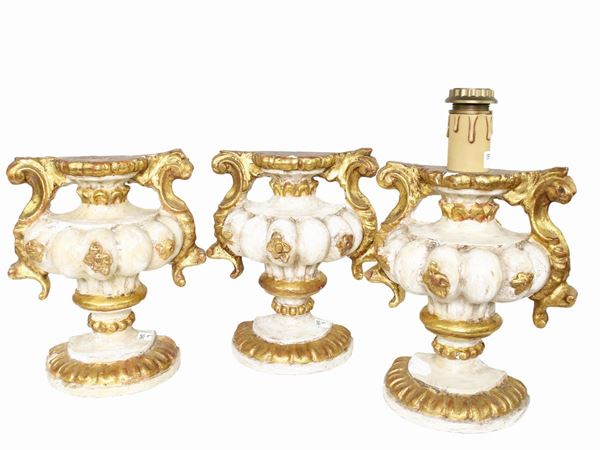 Series of three table lamps in carved and white lacquered wood  - Auction The Muccia Breda Collection in Villa Donà -  Borbiago of Mira (Venice) - Maison Bibelot - Casa d'Aste Firenze - Milano