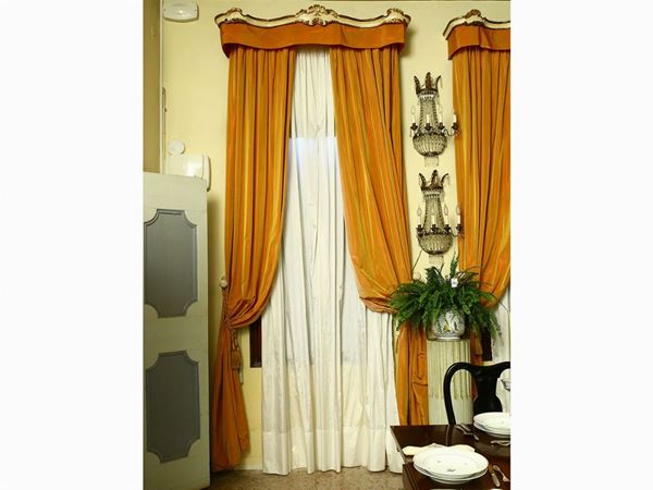 Curtain in iridescent orange-gold silk