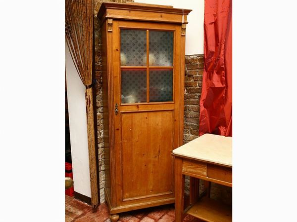 Column cabinet in soft wood