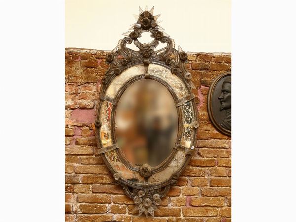 Oval mirror entirely made of mirror