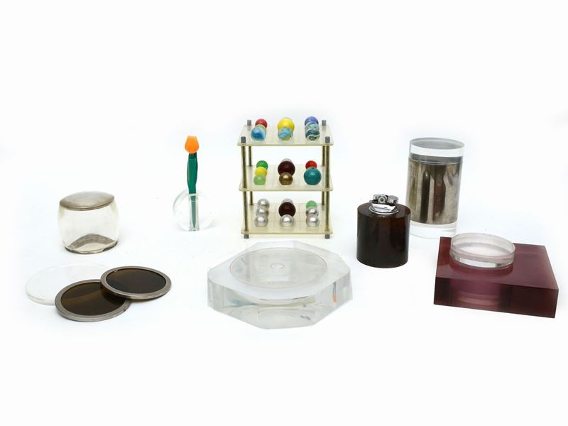 Lotto di Curiosità da Scrivania in Resina e Altri Materiali