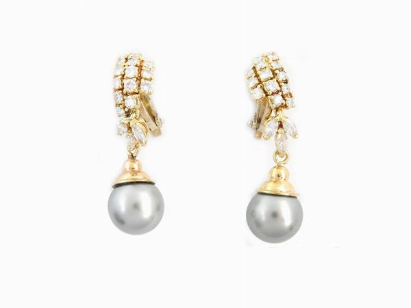 Yellow gold pendant earrings with diamonds and silver cultured pearls