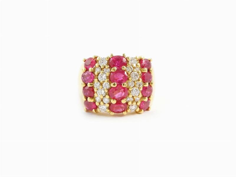 Anello a Fascia in Oro Giallo con Diamanti e Rubini