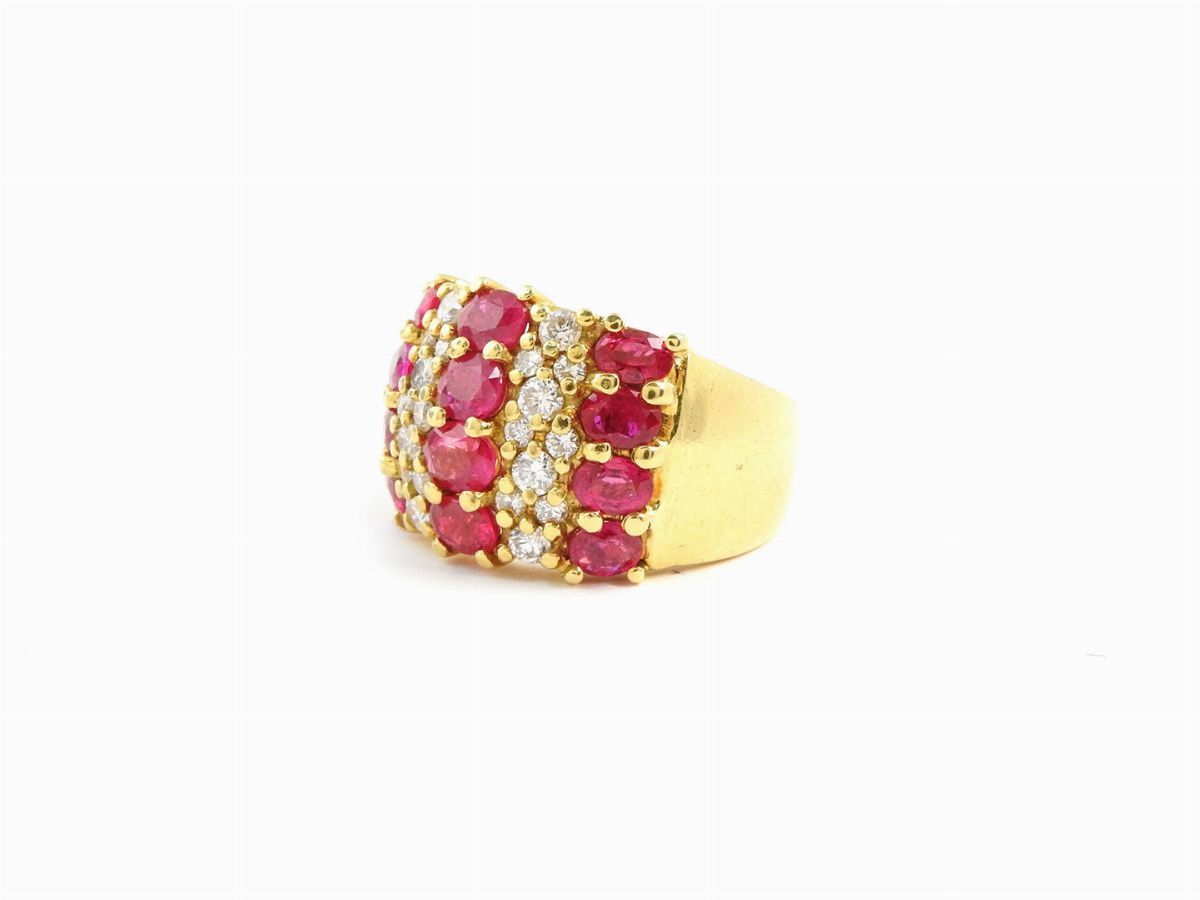 Anello a Fascia in Oro Giallo con Diamanti e Rubini