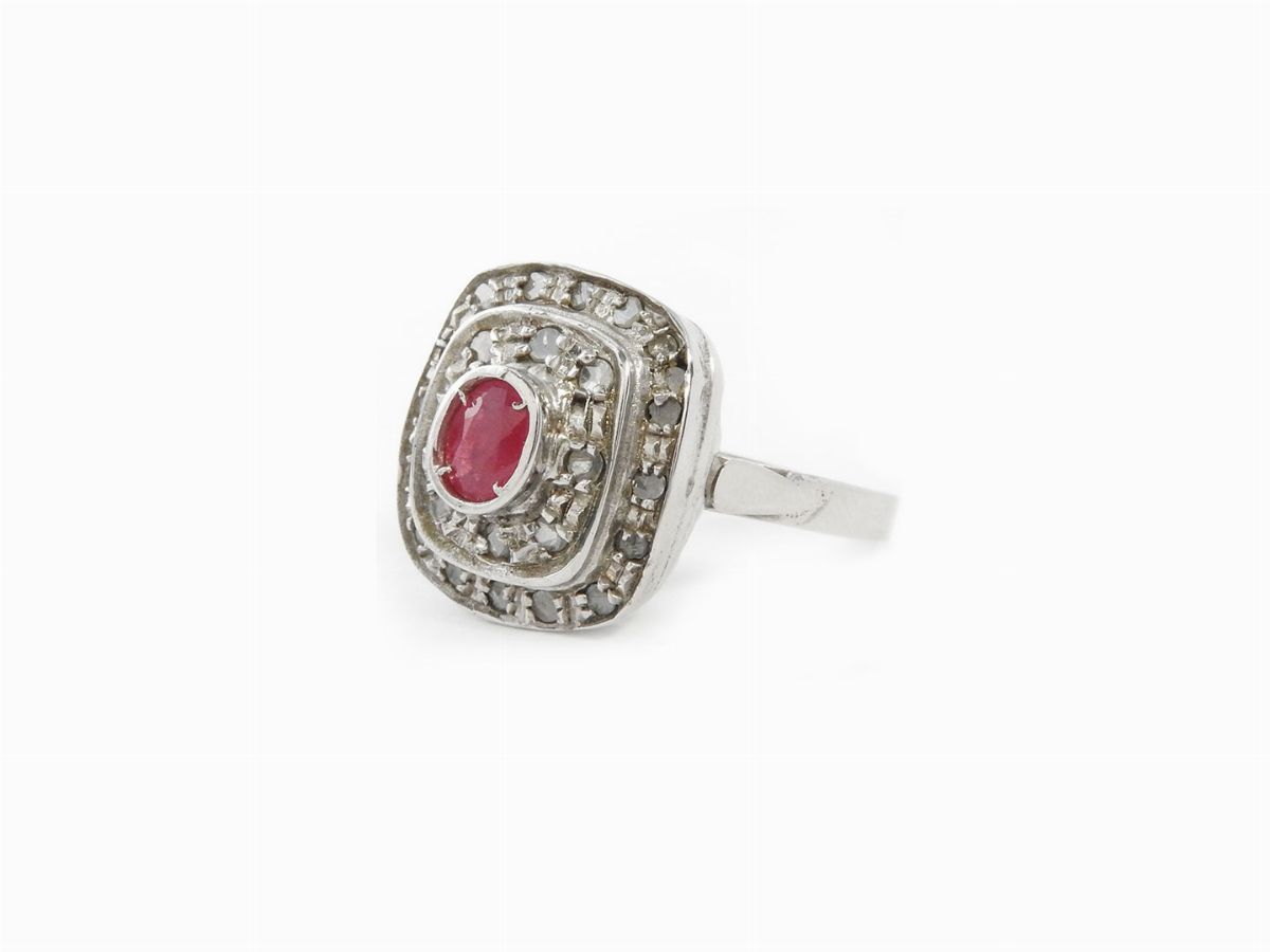 Anello in Oro 375/1000 e Argento Rodiato con Diamanti e Rubino