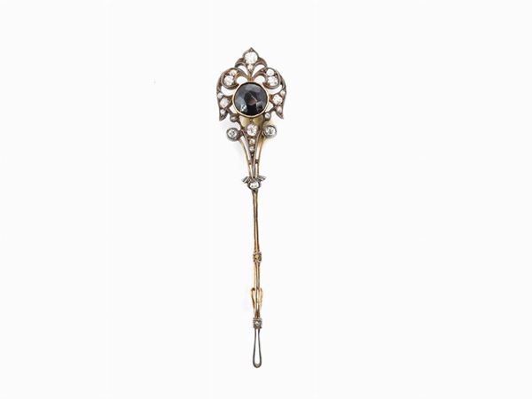 Low alloy gold and silver brooch with diamonds and sapphire  - Auction Jewels and Watches - Maison Bibelot - Casa d'Aste Firenze - Milano
