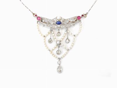 Spilla Girocollo in Platino e Oro Bianco con Diamanti, Rubini, Zaffiro e Perle