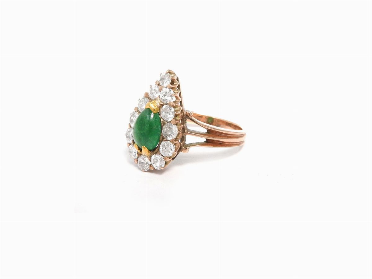Anello in Oro Rosa a Basso Titolo con Diamanti e Smeraldo