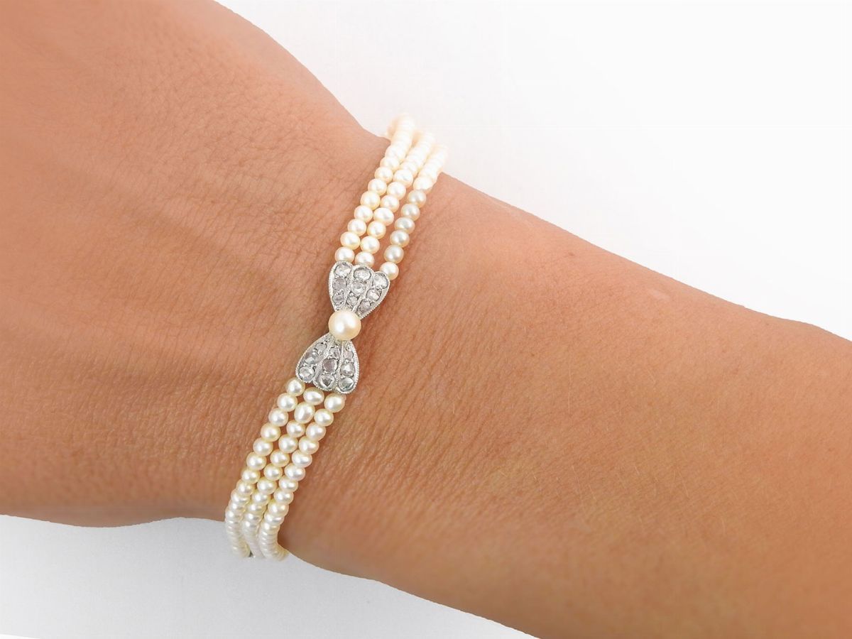 Bracciale di Microperle con Inserti e Fermezza in Platino con Diamanti e Perle