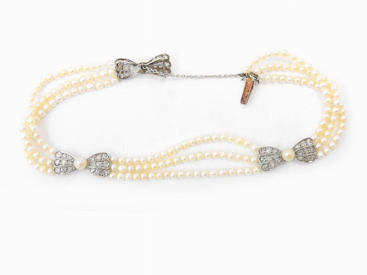 Bracciale di Microperle con Inserti e Fermezza in Platino con Diamanti e Perle