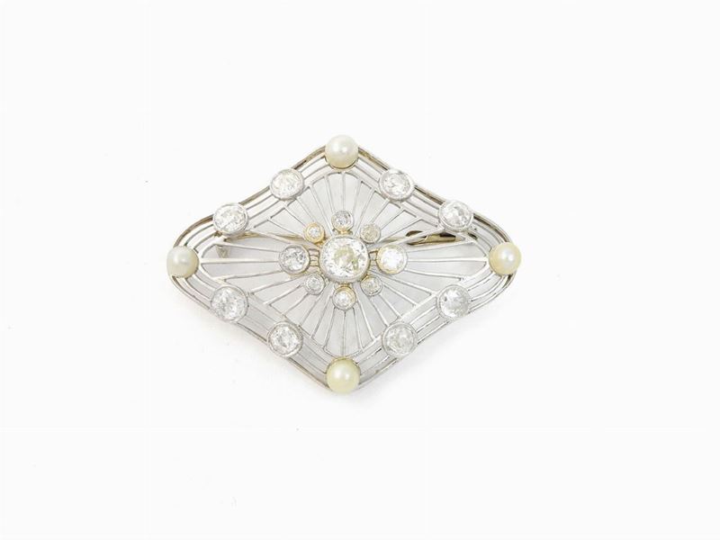 Spilla in Oro Bianco con Diamanti e Perle