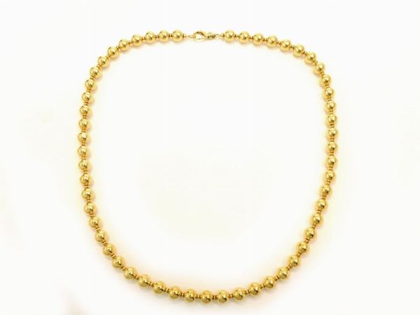 Yellow gold spheres necklace