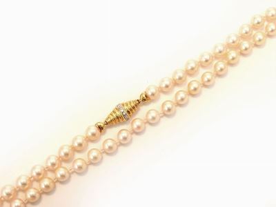 Collana di Perle Coltivate con Fermezza in Oro Bianco e Giallo con Diamanti