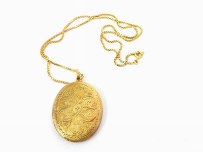 Catena e Pendente Portaritratto in Oro Giallo