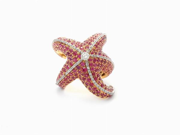 Animalier ring in pink gold with diamonds and pink corundum