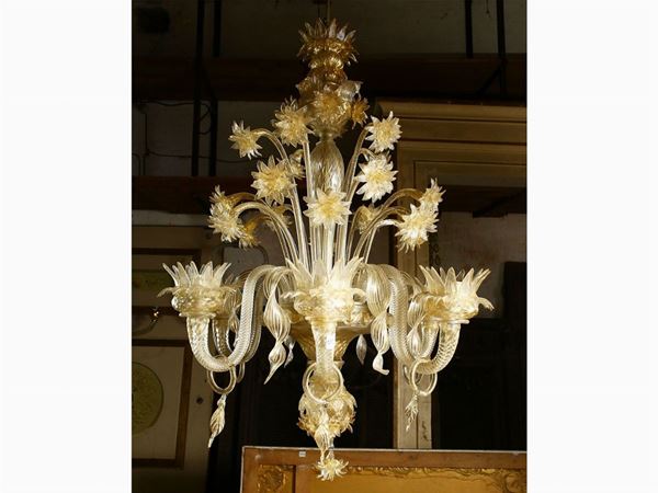 Lampadario in vetro soffiato di Murano con inclusioni dorate