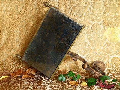 Coppia di Grandi Applique in Metallo Patinato