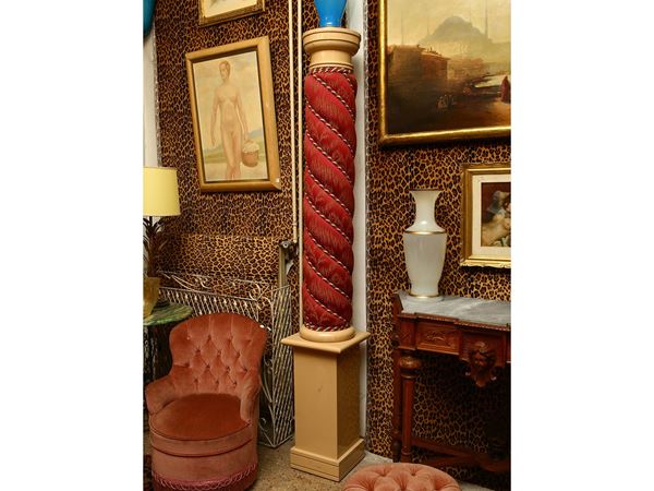 Pair of columns in lacquered wood and fabric