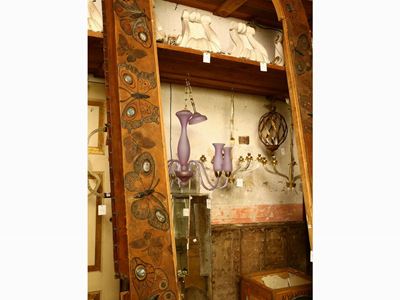 Grande Architrave in Legno Rivestito in Cuoio Impresso di Gusto Art Nouveau
