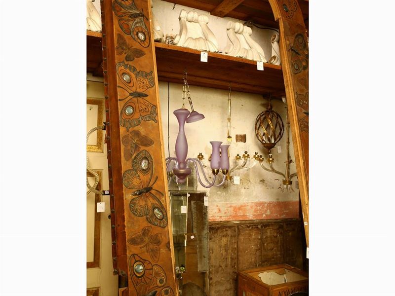 Grande Architrave in Legno Rivestito in Cuoio Impresso di Gusto Art Nouveau