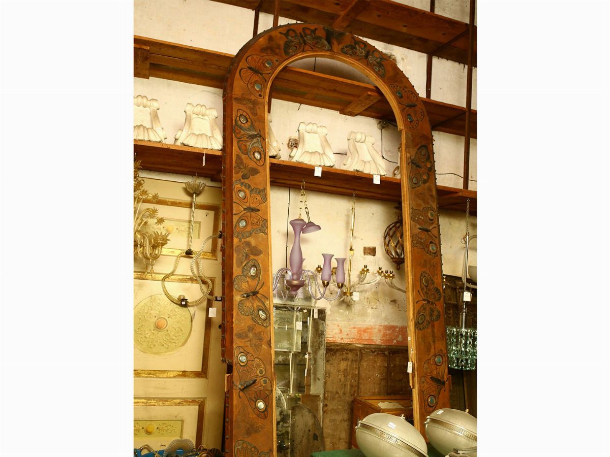 Grande Architrave in Legno Rivestito in Cuoio Impresso di Gusto Art Nouveau