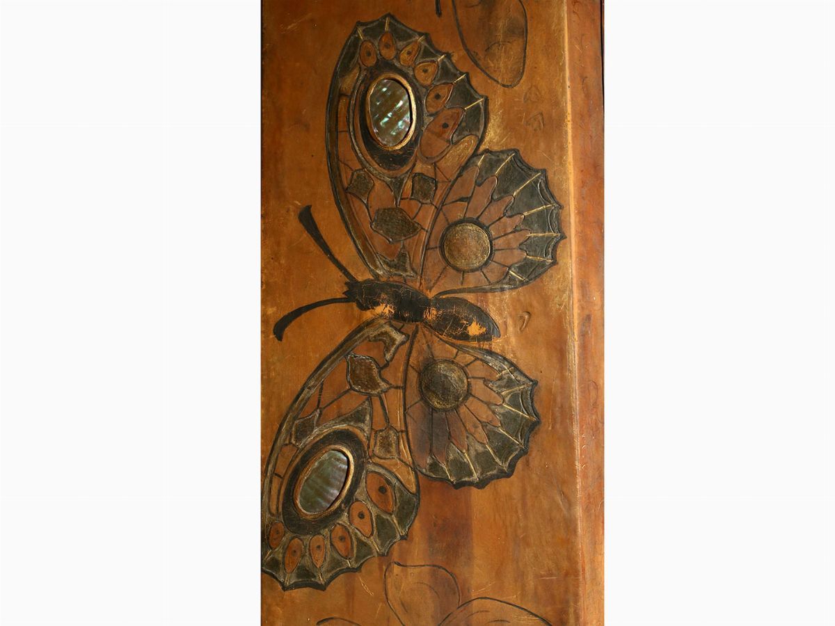 Grande Architrave in Legno Rivestito in Cuoio Impresso di Gusto Art Nouveau