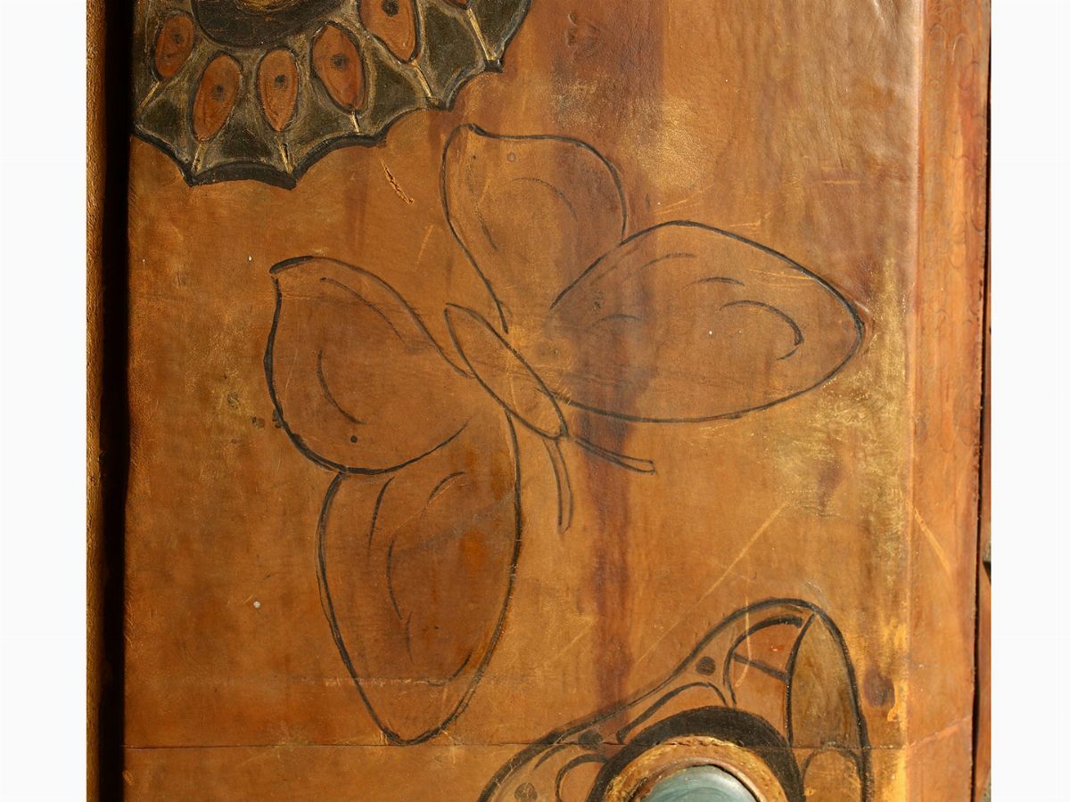 Grande Architrave in Legno Rivestito in Cuoio Impresso di Gusto Art Nouveau