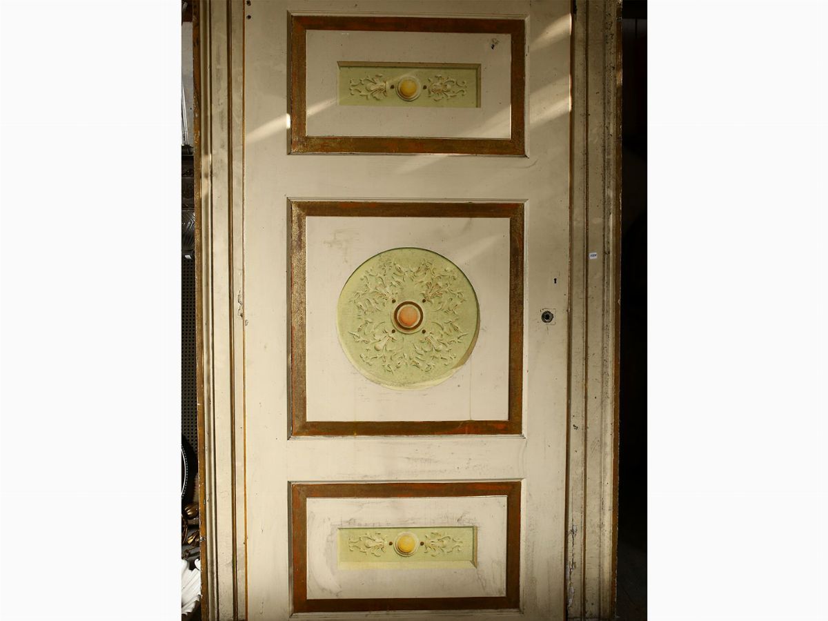 Doppia Architrave in Legno Laccato Bianco e Lumeggiato in Oro