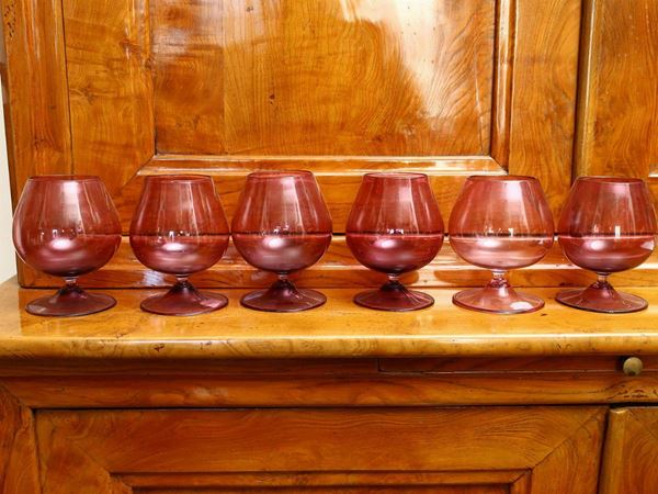 Serie di sei bicchieri da brandy in vetro soffiato viola