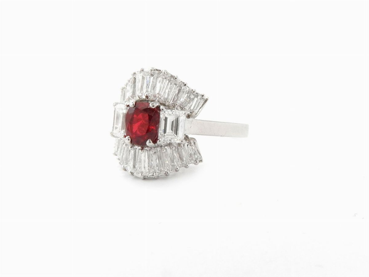 Anello Ballerina in Platino con Diamanti e Rubino