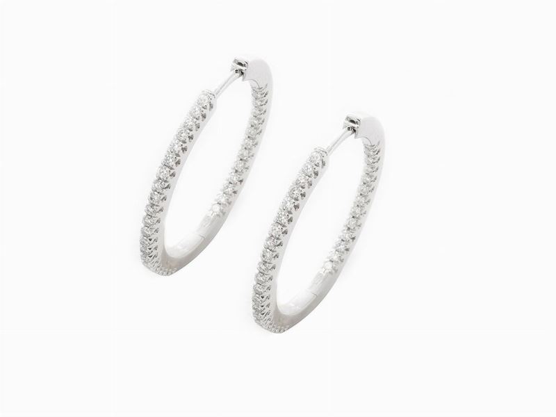 Orecchini a Cerchio in Oro Bianco con Diamanti