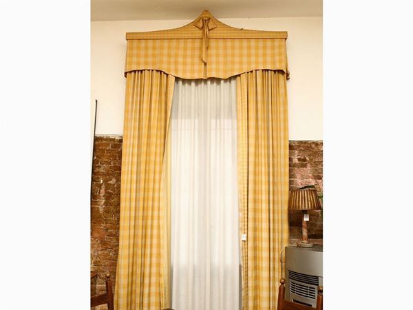 Curtain for large window