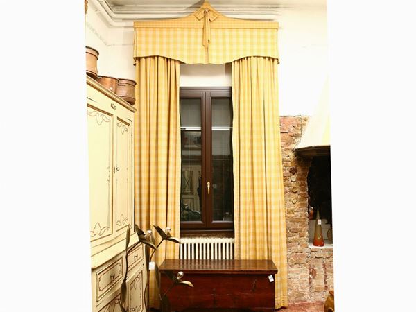 Curtain for large window
