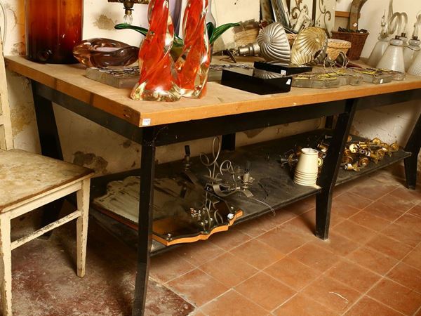 Large counter table