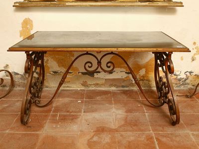 Due Complementi di Arredo in Ferro Battuto