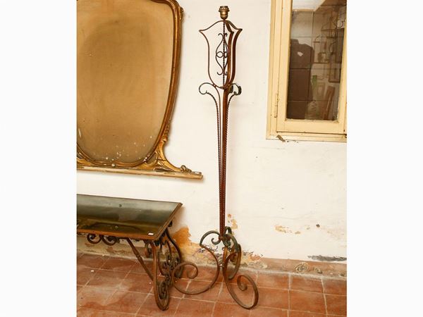 Base for floor lamp in golden wrought iron